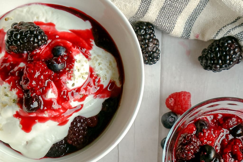 Greek Yogurt Breakfast Bowls To-Go - Hungry Happy Home